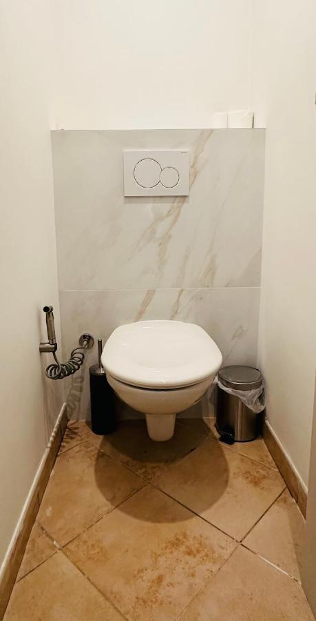 The Nice - 3 Rooms, 3Air Cond, 3Tv, 3Fans, 2 Wc, Wifi Everywhere 5Min Aeroport, Train, Beach, 1Min Tram, 15 Min Centre, Port, Parking Possible Екстериор снимка