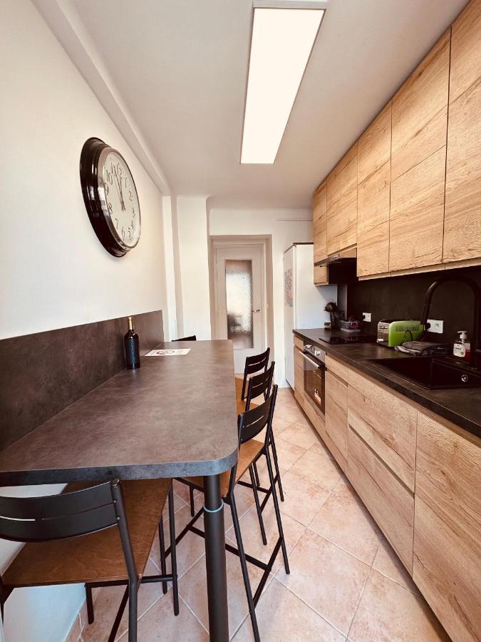 The Nice - 3 Rooms, 3Air Cond, 3Tv, 3Fans, 2 Wc, Wifi Everywhere 5Min Aeroport, Train, Beach, 1Min Tram, 15 Min Centre, Port, Parking Possible Екстериор снимка