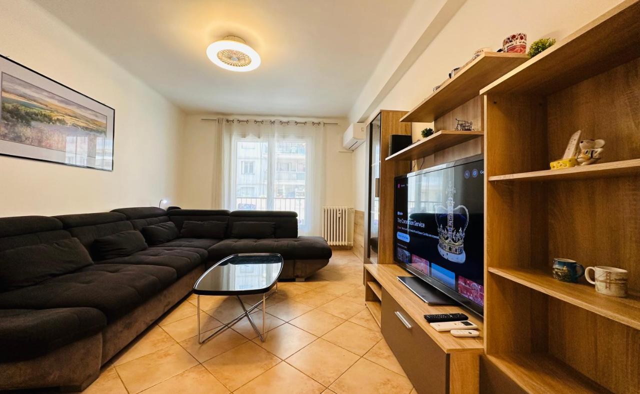 The Nice - 3 Rooms, 3Air Cond, 3Tv, 3Fans, 2 Wc, Wifi Everywhere 5Min Aeroport, Train, Beach, 1Min Tram, 15 Min Centre, Port, Parking Possible Екстериор снимка