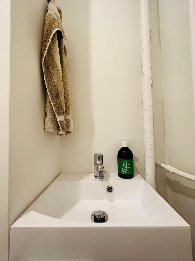 The Nice - 3 Rooms, 3Air Cond, 3Tv, 3Fans, 2 Wc, Wifi Everywhere 5Min Aeroport, Train, Beach, 1Min Tram, 15 Min Centre, Port, Parking Possible Екстериор снимка